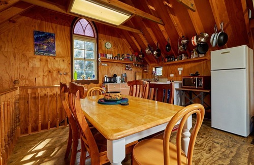 Hapuku House | Cubby House Stay - Kaikoura