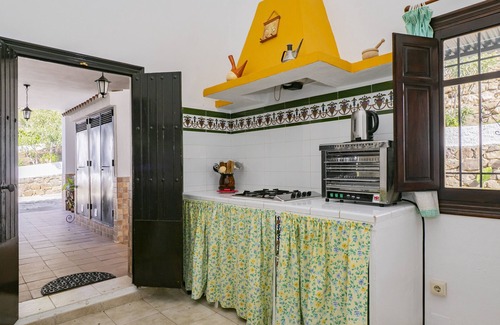 Jimera de Libar Cottage | Cubo's Casa Rural Los Lirios de Libar/private pool/large terrace/mountain views