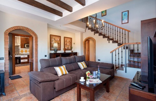 Cartama Cottage | Cubo's La Casa Grande/Jacuzzi/pool/air conditioning/garden