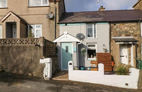 Llithfaen House | Cudfan Fach