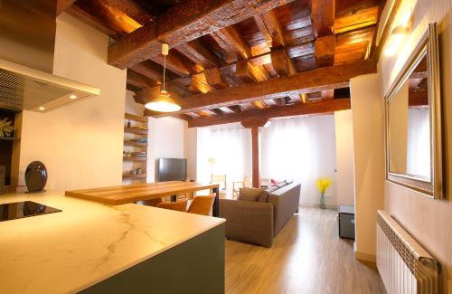 Old Town Apartment | Cuencaloft Vigas del Sire