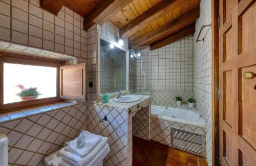 Piedralaves House | Cuesta Del Reloj