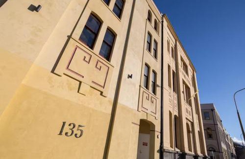 Dunedin City Centre Apartment | Cumberland Street deluxe apartment No5