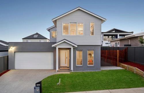 Curlewis House | Curlewis home by the Bay