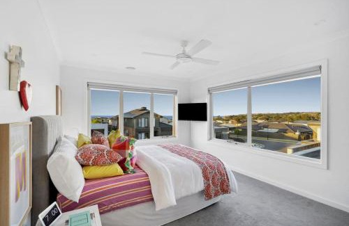 Curlewis House | Curlewis home by the Bay