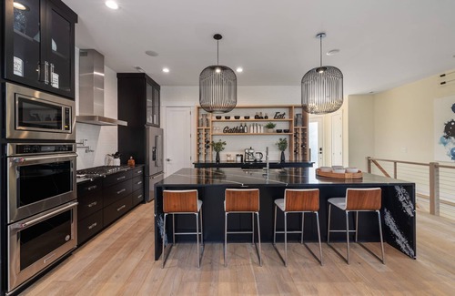 East Durham House | Custom Home Near Duke~Fast WiFi & Easy Check in