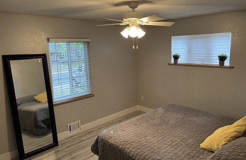 Southeast House | Cute 5-BR/2-BA house near Downtown and the Tech Center