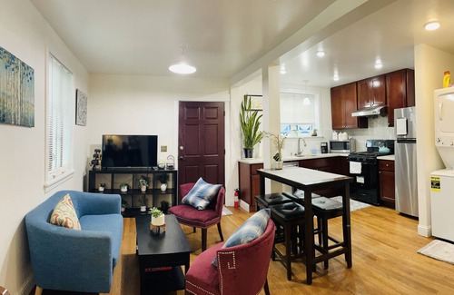 Fruitvale Apartment | Cute and Stylish Unit by BART, near Downtown, and Coliseum, & Oakland Airport