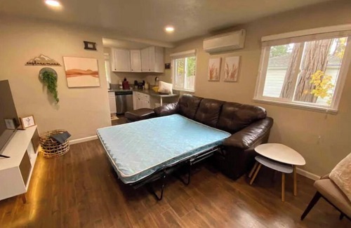 Grants Pass House | Cute Home with fully fenced yard Hot Tub and Fire Pit.