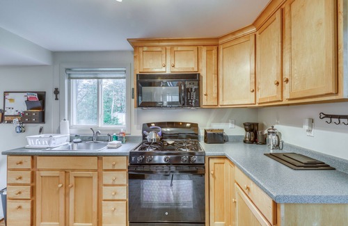 Weston House | Cute Riverfront Home w/Free WiFi, Washer/Dryer, & Private Deck - Close to Okemo