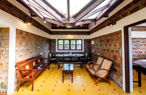 Vaikom Villa | Cynefin, Pet-friendly 2br by the backwaters by Roamhome