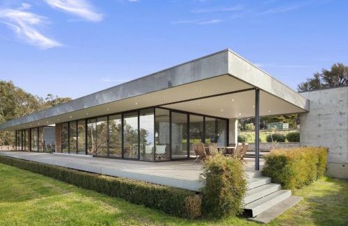 Apollo Bay Hotel | Cypress Hill