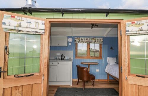 Holyhead House | Cysgod y Bugail