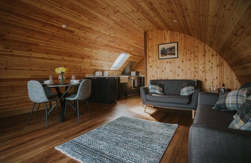 St Harmon Cottage | Daffodil - Glamping Pod with Hot Tub Sleeping 4 guests, Pet Friendly