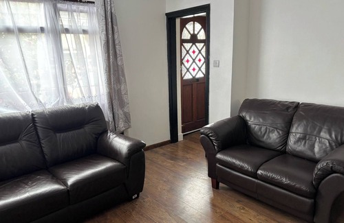 Dagenham House | Dagenham - Stay 5 - Garden - Parking - Petfriendly