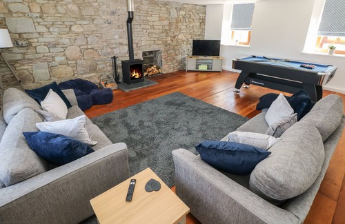 Llansaint House | DALTON COTTAGE, pet friendly, character holiday cottage in Llansaint