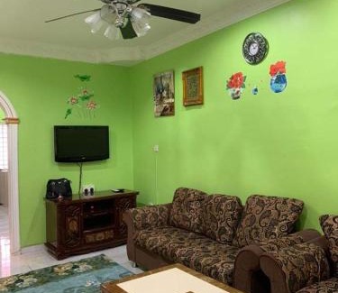 Gambang House | Damai Guest House Malay Friendly