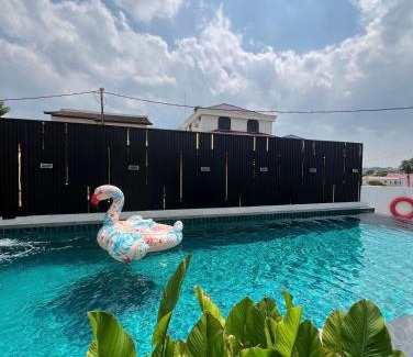 Bukit Baru Villa | Dato Villa Luxury Homestay 12min to Jonker Street 26pax Private Pool Playground KTV BBQ