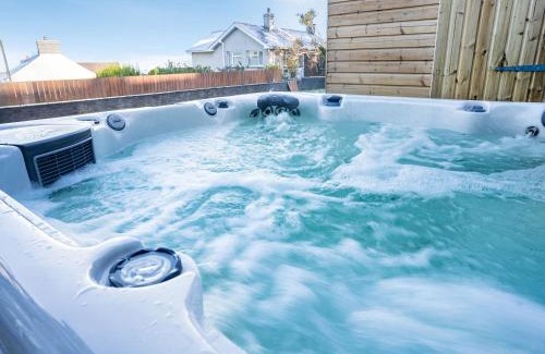 New Quay House | Dau Ddeg