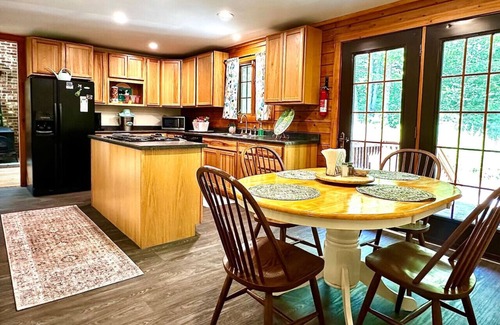 Bristol Cabin | David Brown`s Mountain Retreat- 2bed/2bath -Cabin