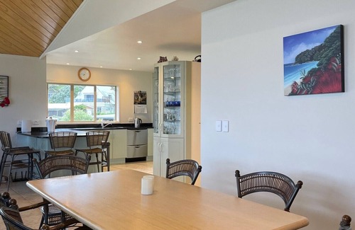 Coopers Beach House | Davinas - The Beach House