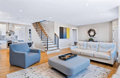 Asheville House | Daydream Retreat by 5 Seasons Homestays