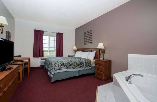 Casselton Hotel | Days Inn by Wyndham Fargo/Casselton