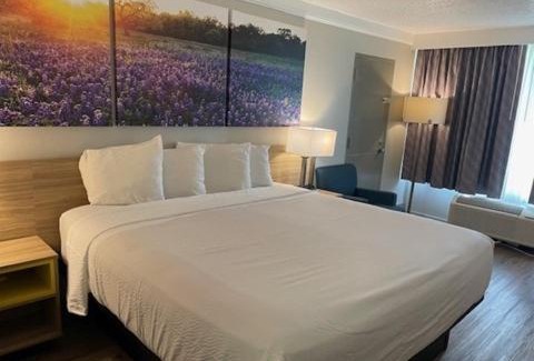 Hillsboro Hotel | Days Inn by Wyndham Hillsboro TX