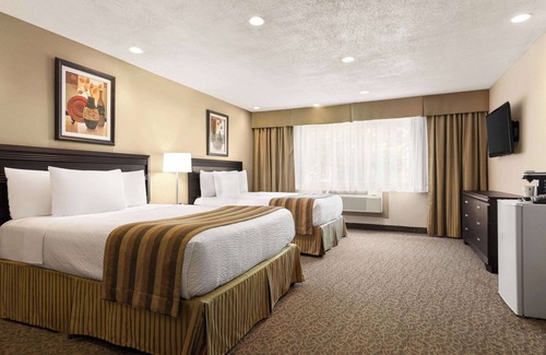 Saint-Leonard Hotel | Days Inn by Wyndham Montreal East