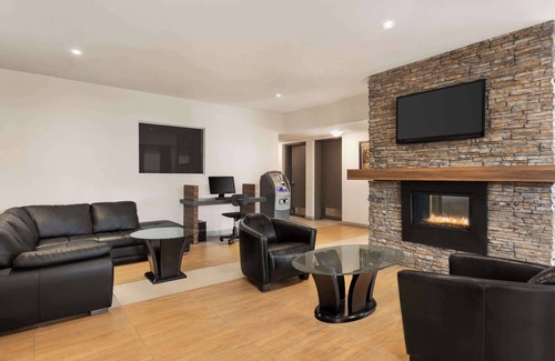 Saint-Leonard Hotel | Days Inn by Wyndham Montreal East