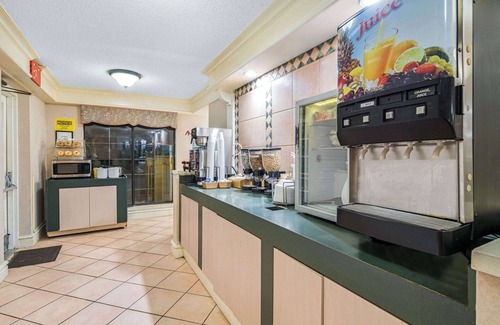 Vista Hotel | Days Inn by Wyndham San Diego Vista