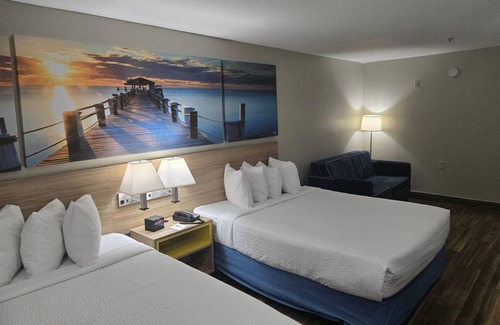 Pinecrest West Park Hotel | Days Inn & Suites by Wyndham Tampa/Raymond James Stadium
