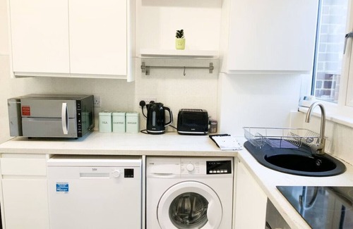 Streatham House | De Montfort House is a lovely 2 bedroom house in the heart of Streatham.