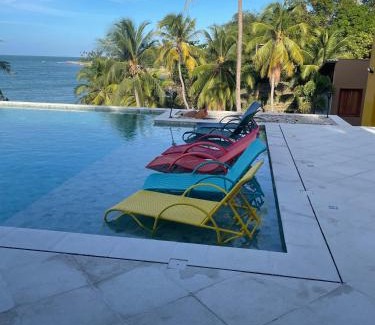 Paracuru Hotel | De Olho no Mar A única pousada de frente para o mar em Paracuru