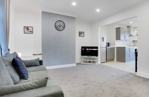 Hexham House | Dean St Retreat: Cosy Urban Escape, Sleeps 5!