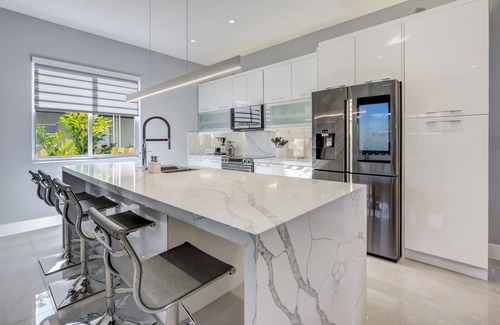 Coral Way House | Deco Delight: Central Hub