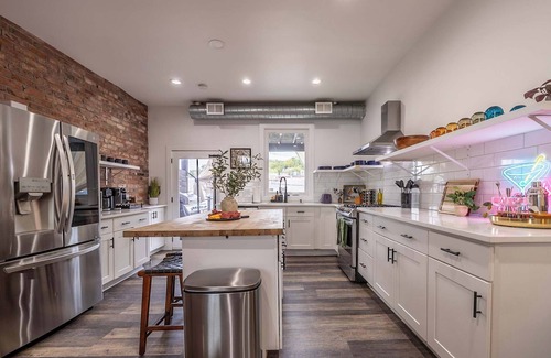 Pittsburgh House | Dedicated Parking | 2 King Beds | Arcade | BBQ