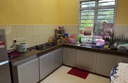 Sri Gading House | Deena Homestay Seri Gading BP