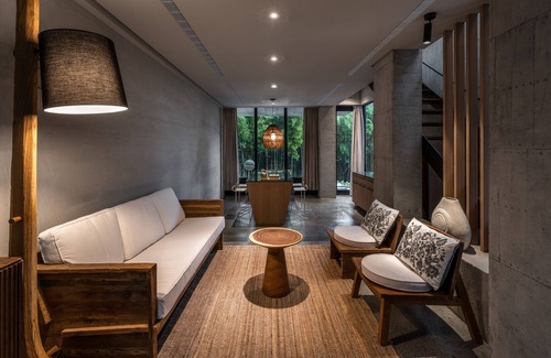 Xitou Bed & Breakfast | Deer Chaser