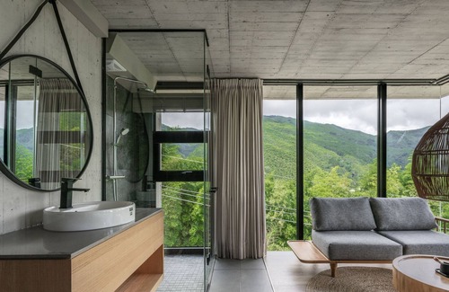 Xitou Bed & Breakfast | Deer Chaser