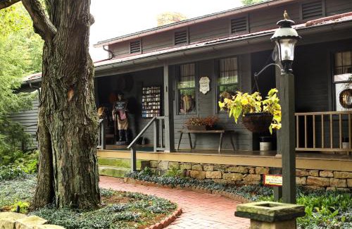 McClellandtown Bed & Breakfast | Deer Creek Winery at Watson Estate