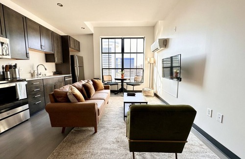Westown Apartment | Deer District Studio Apt JC10 - One Block from Fiserv and Baird