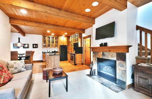 Deer Valley House | Deer Valley Drive - Easy Walk/Shuttle to Skiing and Main St.