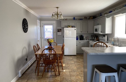 Stratford House | Dee’s Retreat #58 Quaint and spacious centrally located