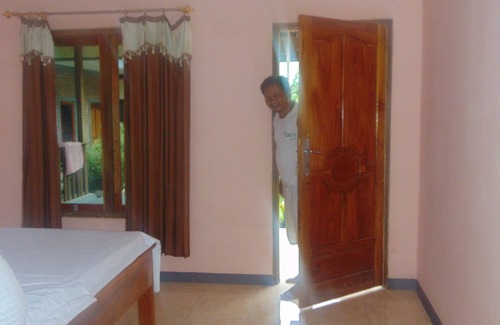 Bajawa Bed & Breakfast | Del Mar Home Stay and Cafe