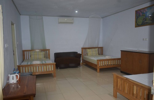 Bajawa Bed & Breakfast | Del Mar Home Stay and Cafe