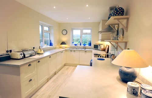 Edenbridge House | Delightful and beautifully proportioned cottage.