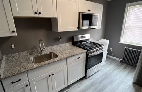 Primos Secane Apartment | Delightful apartment with AC in Lansdowne