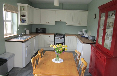 Blackwater Bridge Cottage | Delightful cottage set in picturesque surroundings. Family & pet friendly