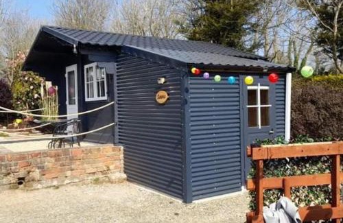 Clonroche Apartment | Delightful Studio Log Cabin